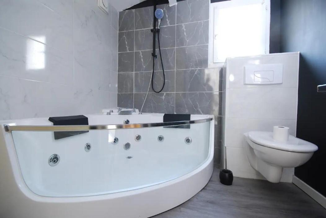 Апартаменты Jacuzzi Terrasse Centre Нарбонна Экстерьер фото